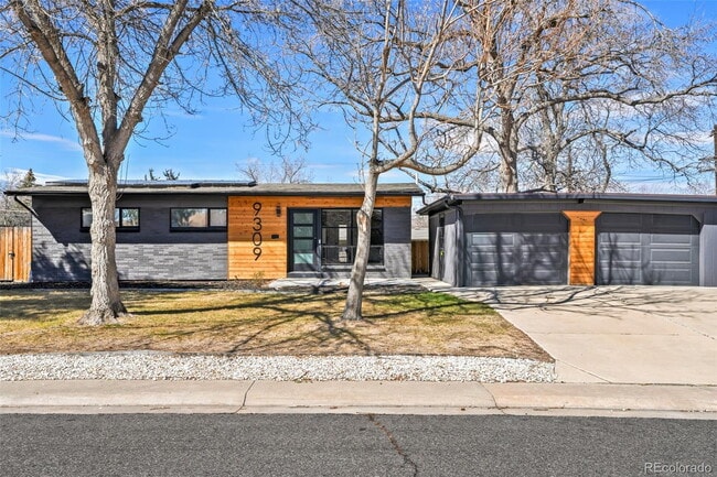 Building Photo - "Spacious 5-Bedroom Gem with 3 Full Baths in Arvada"
