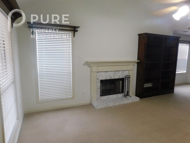 Photo - 1011 Wyndham Ln