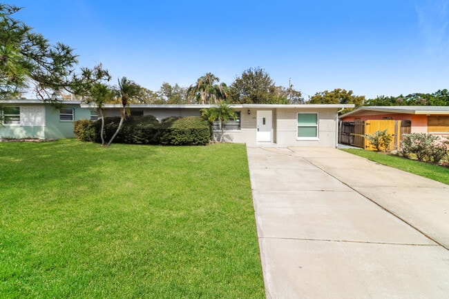 Building Photo - 2250 Norman Dr