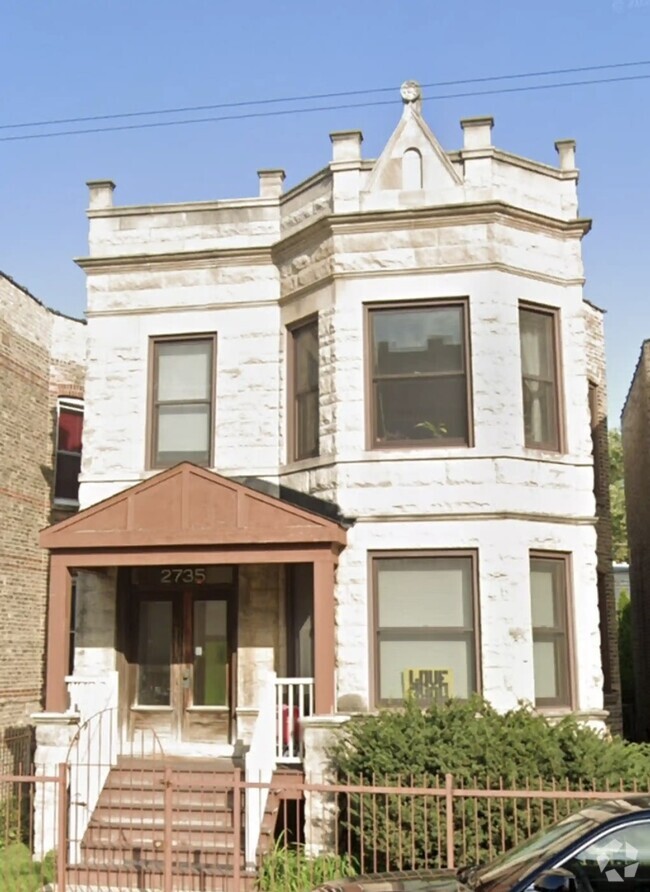 Building Photo - 2735 N Kedzie Ave Rental