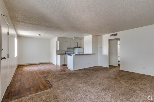 2 BR, 1 BA - 900 SF