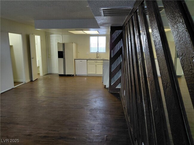 Photo - 1336 N Jones Blvd