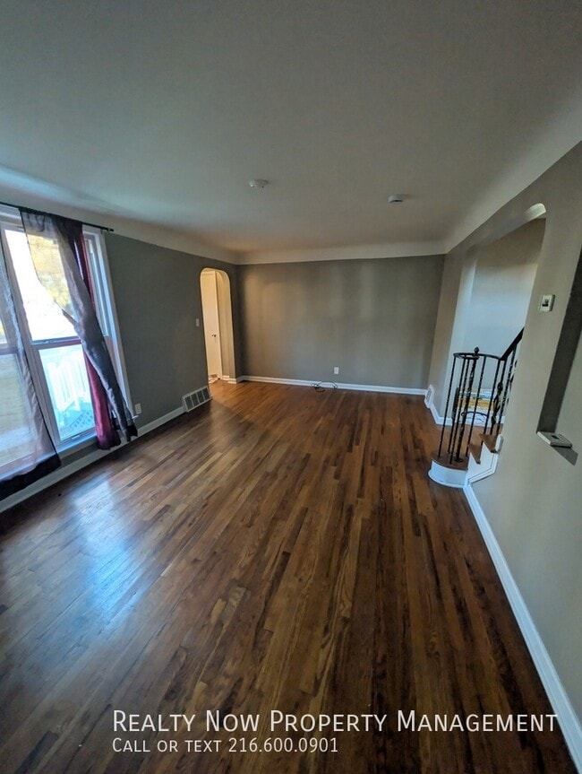 Photo - 14804 Rockside Rd Apartamento