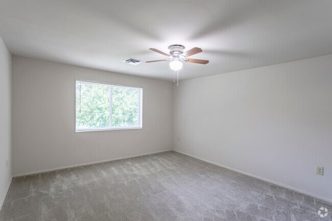 1 BR, 1 BA - 720 SF - Barcroft View Apartments