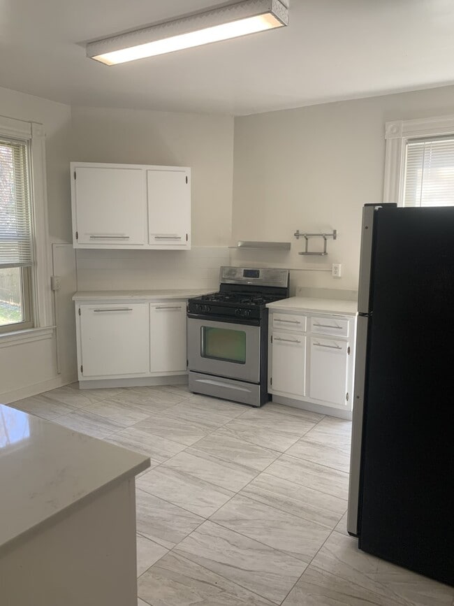 Photo - 5910 Howe St Unidad 1