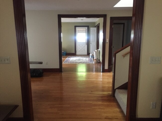 Photo - 118 E 4th St