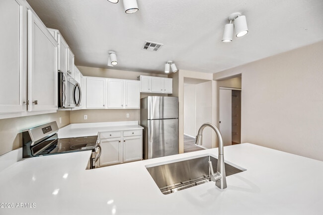 Photo - 11579 W Oglesby Ave