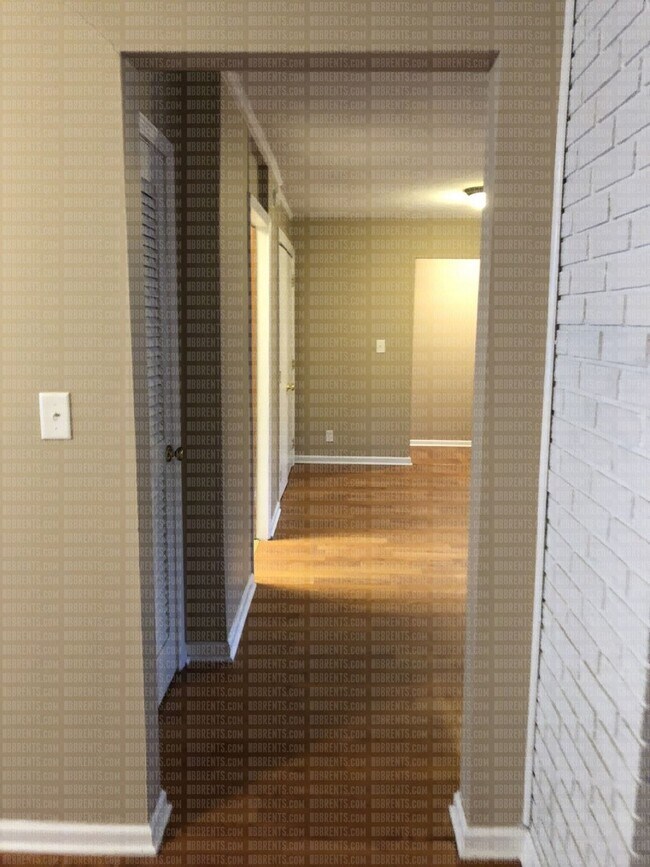 Photo - 915 N University Blvd 3BR/1.5BA  (Middletown)