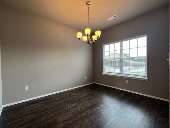 Photo - 1306 W Walker Dr