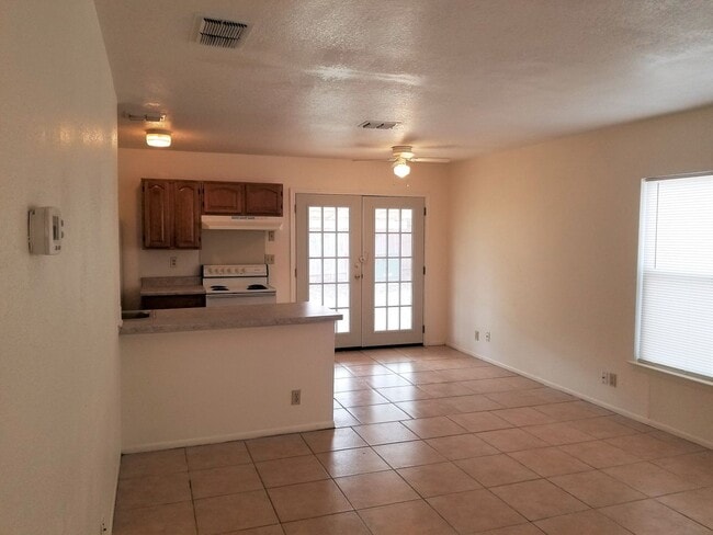 Photo - READY FOR MOVE-IN 410/Marbach!