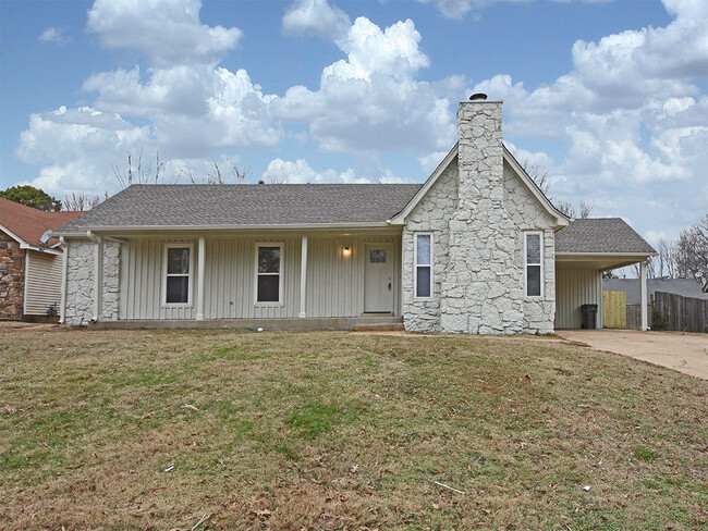 3 BEDROOM, 2 BATH NEAR EAST RAINES AND KIR... - 3 BEDROOM, 2 BATH NEAR EAST RAINES AND KIR... Casa