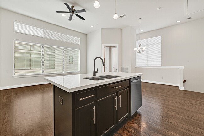 Photo - 72 N Hutcheson St