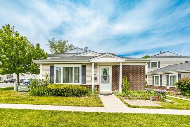 Building Photo - 1553 Cove Dr Rental