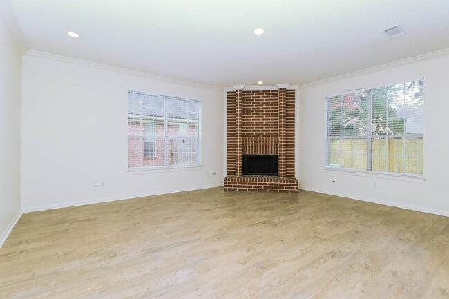 Photo - 14 E Trillium Cir