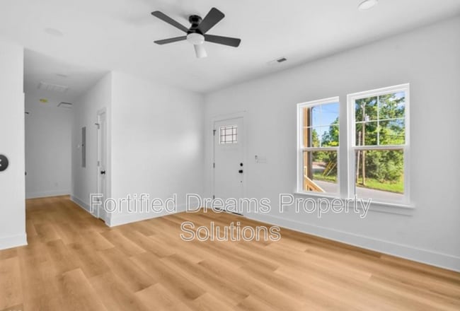Photo - 107 Roanoke St