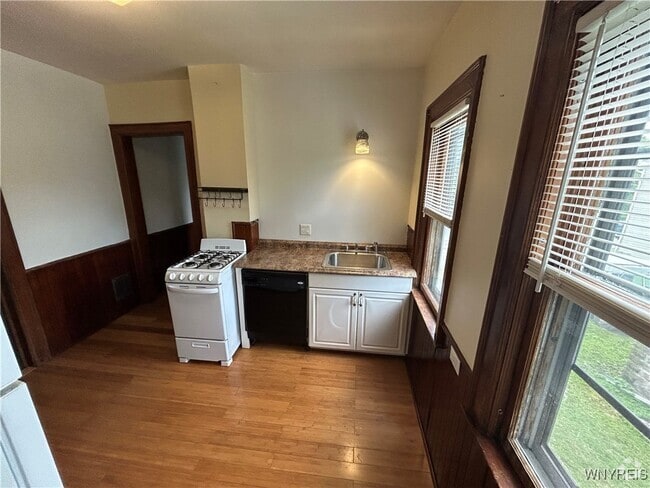 Building Photo - 411 Breckenridge St Rental