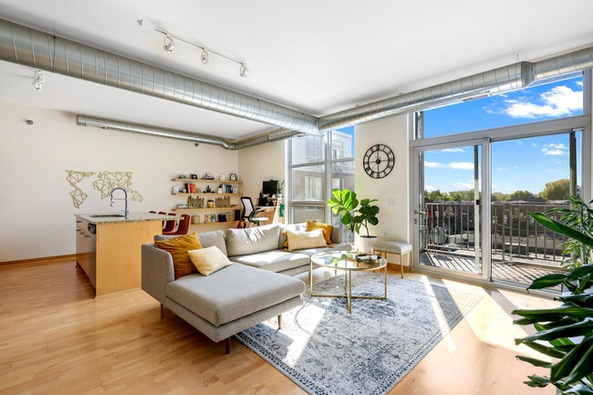 Building Photo - 1211 Lagoon Ave Unit #411 Rental