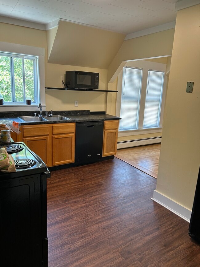 Building Photo - 35 Ammonoosuc St Unit Newly Renovated 2 Bedroom Apartment