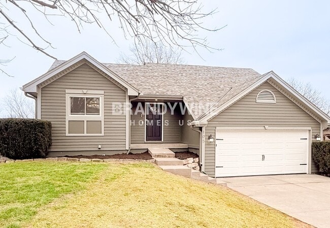 Building Photo - 105 Sumac St