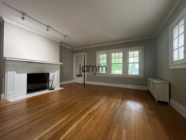 Photo - 3079 Meadowbrook Blvd