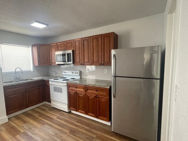 Building Photo - 646 Latona Ave Unit 2