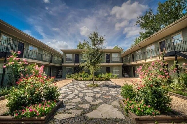 Exterior - The Heights Collection - 214 W 17th