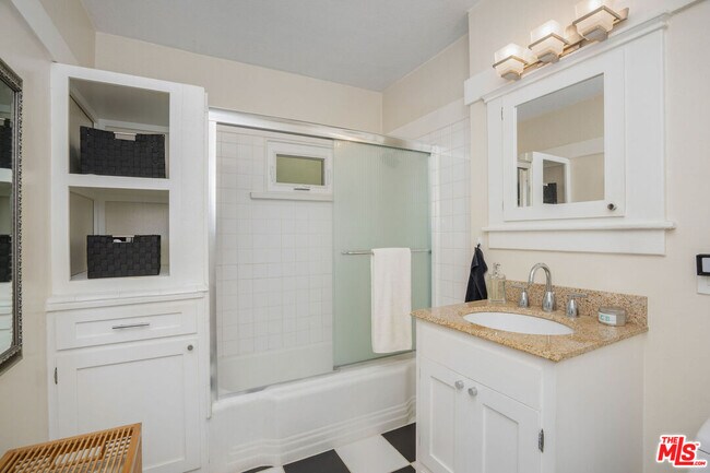 Photo - 431 Linnie Canal