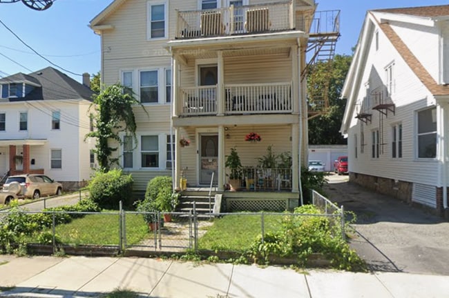 Building Photo - 209 Harrison Ave Unit 2