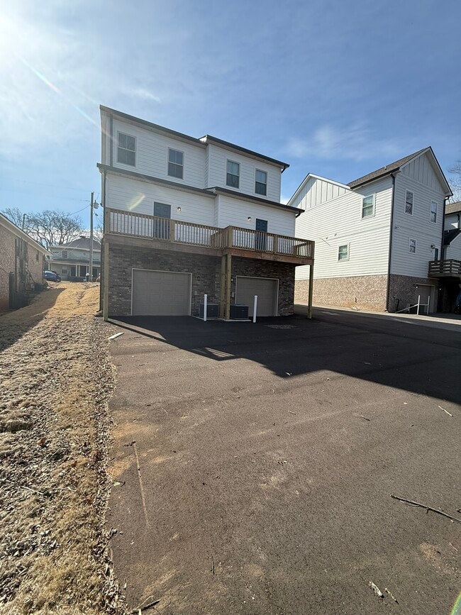 Photo - 713 Ewing Blvd