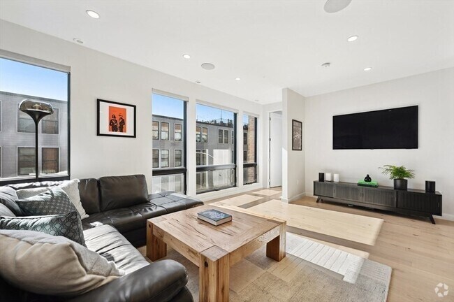 Building Photo - 340 W 2nd St Unit 13 Rental