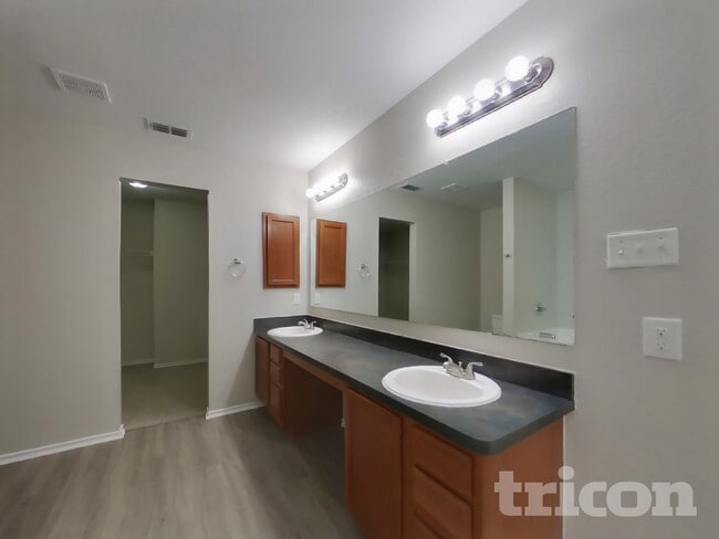 Photo - 5003 Mustang View