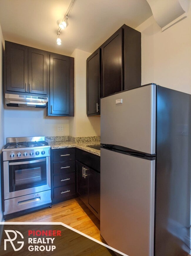 Building Photo - 612 W Patterson Ave Unit 409
