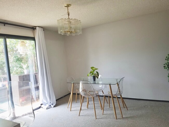 upper dinning room - 626 S Beeman St Unit 2 bed 1 bath Upper