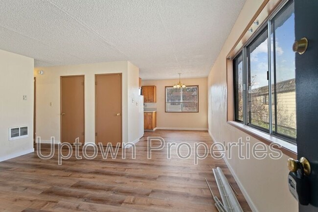 Building Photo - 8069 NE Flanders St