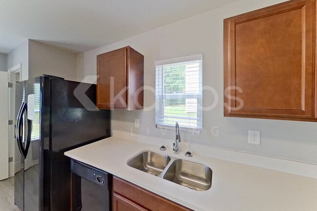 Photo - 605 Ivy Brook Way