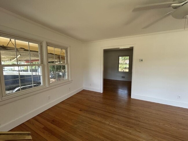 Photo - 203 Oak Leaf Dr