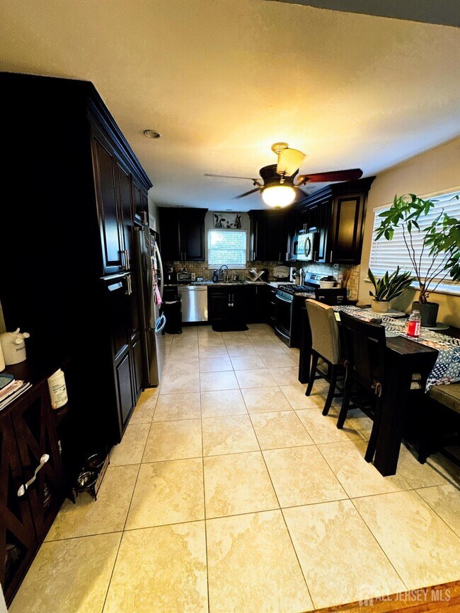 5 Nicholas Dr