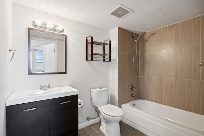 Photo - 601 W 11th Ave