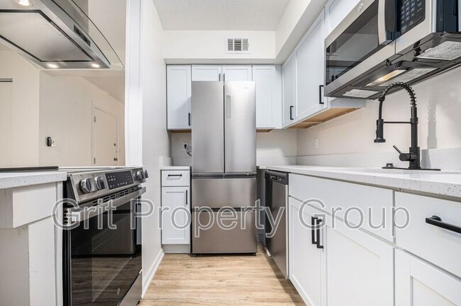 Building Photo - 4903 Walnut St Rental