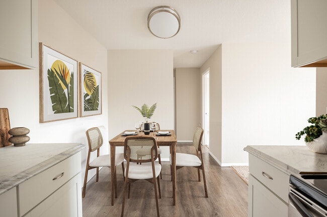 1 BR, 1 BA - Dining Area (Willow)