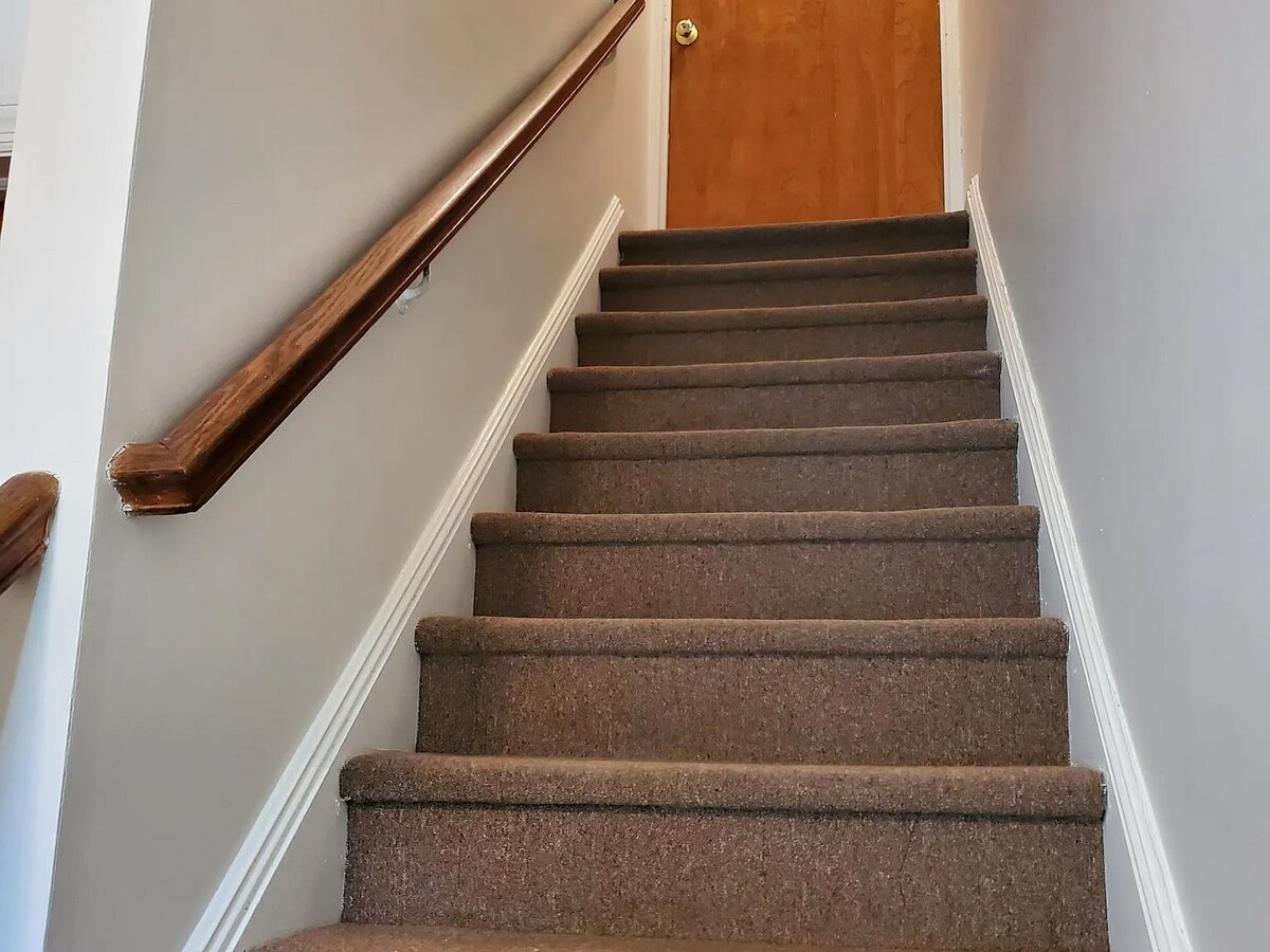 Upper unit 2 Bedroom, 1 Full Bath - Upper unit 2 Bedroom, 1 Full Bath House
