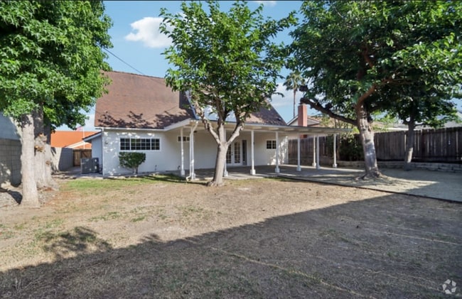 Building Photo - 23681 Cavanaugh Rd Rental