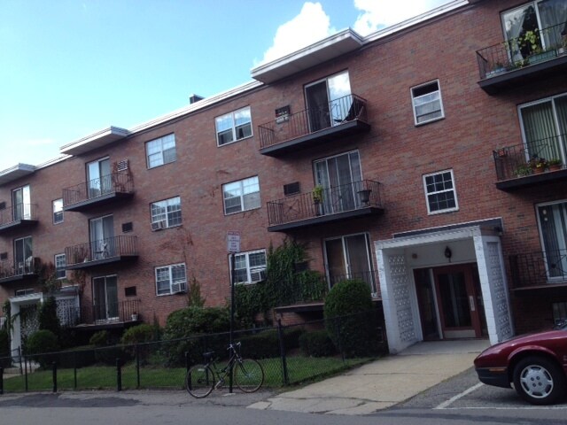 2BR/1Ba ground level unit near Jamaica Pond - 8 Robinwood Avenue Unit 2