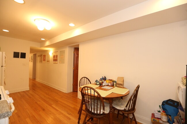 Photo - 922 W Addison St Unidad Garden