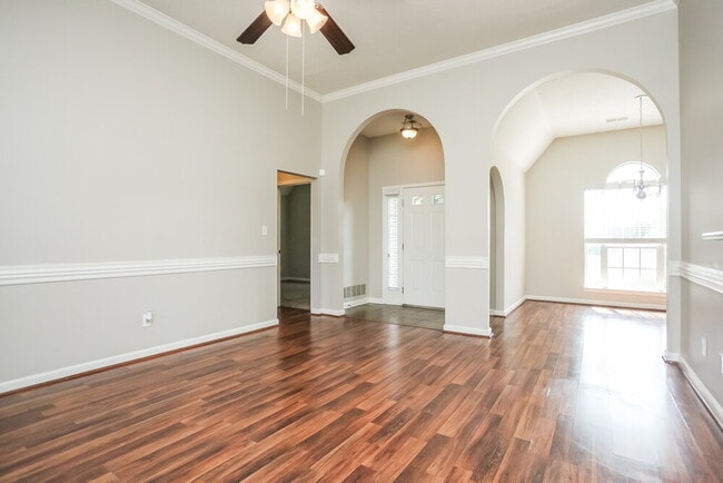 8332 Pinnacle Dr