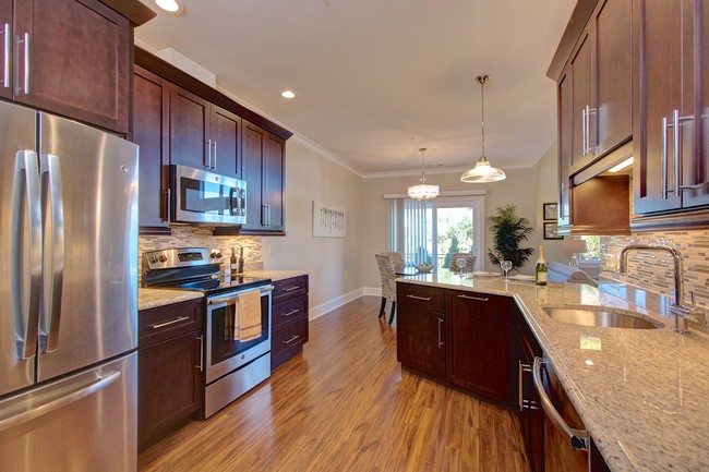 Townhouse Kitchen - Madison Place Southborough Apartments