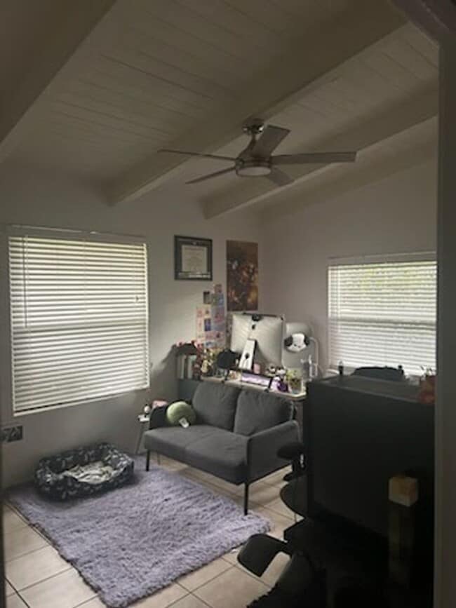Photo - 2 bed 1 bath house near UF law available Jan 1st