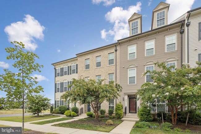 Photo - 805 Basswood Dr
