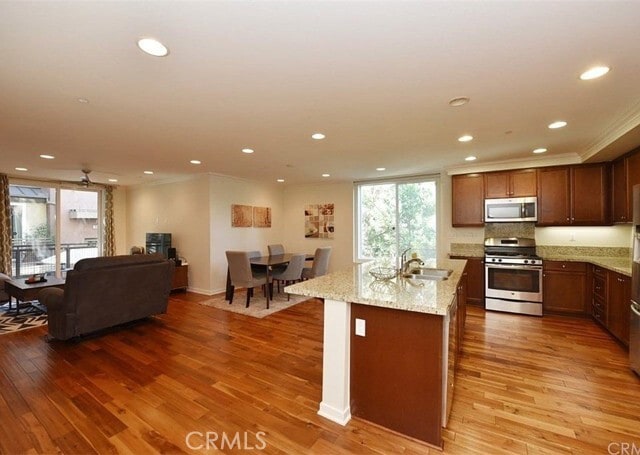 Building Photo - 533 Rockefeller