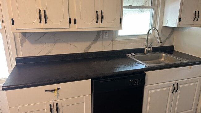 Photo - 302 Lakeview Heights